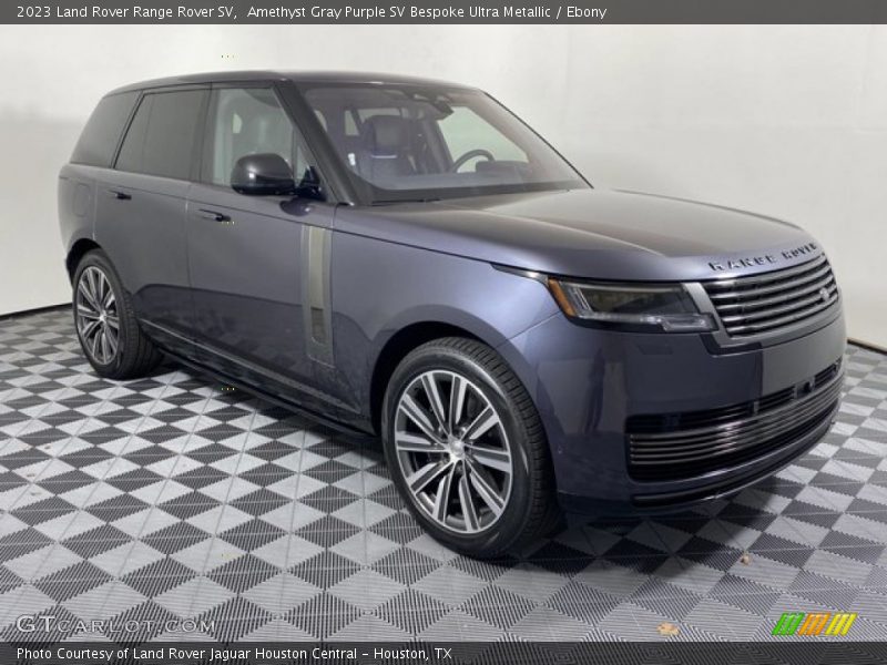 Front 3/4 View of 2023 Range Rover SV