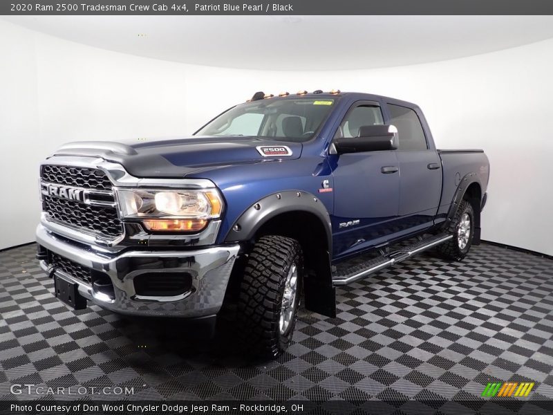 Front 3/4 View of 2020 2500 Tradesman Crew Cab 4x4