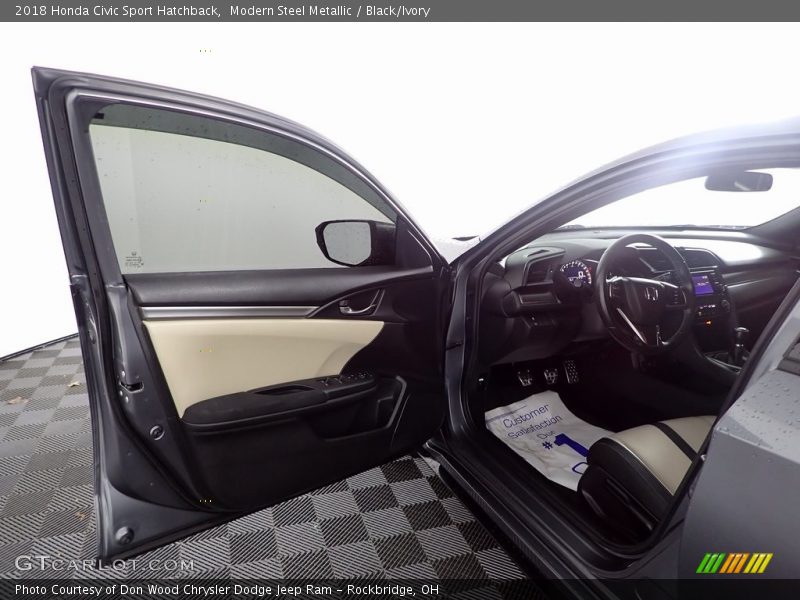 Modern Steel Metallic / Black/Ivory 2018 Honda Civic Sport Hatchback