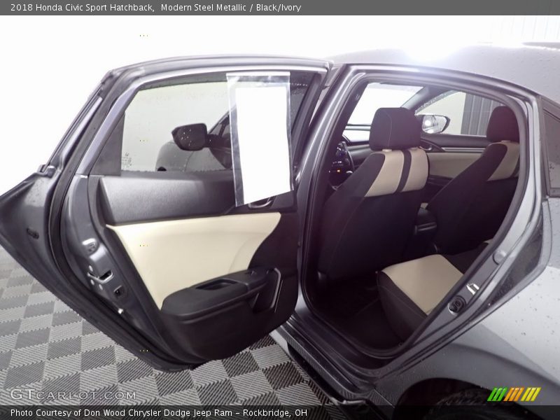 Modern Steel Metallic / Black/Ivory 2018 Honda Civic Sport Hatchback