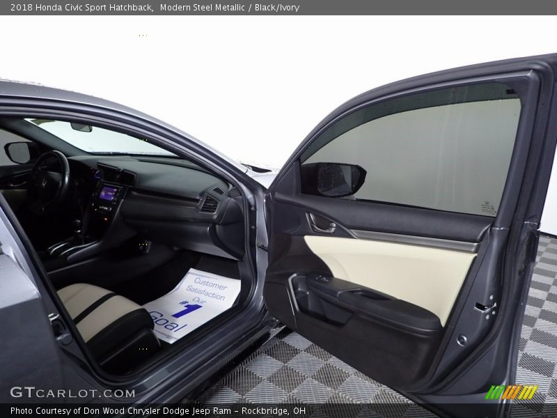 Modern Steel Metallic / Black/Ivory 2018 Honda Civic Sport Hatchback