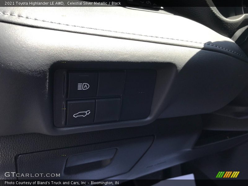 Celestial Silver Metallic / Black 2021 Toyota Highlander LE AWD