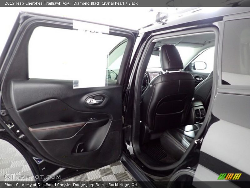 Diamond Black Crystal Pearl / Black 2019 Jeep Cherokee Trailhawk 4x4