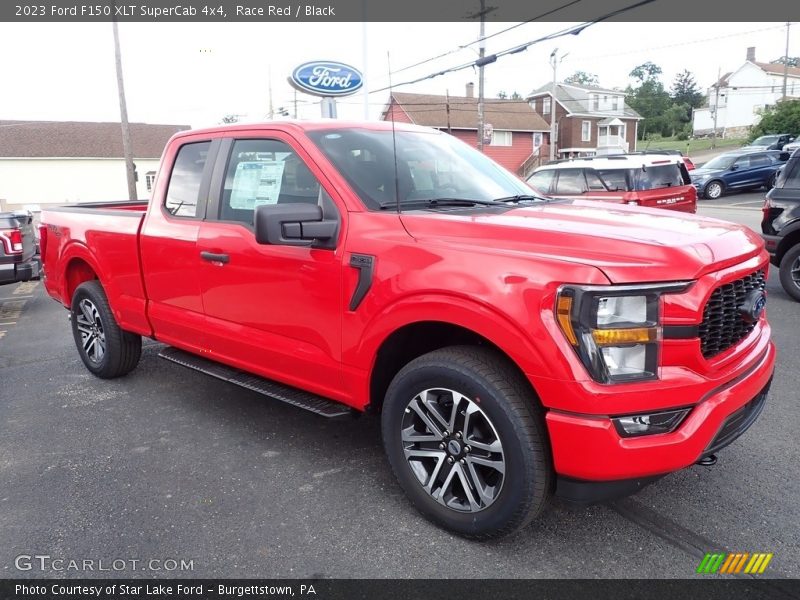 Front 3/4 View of 2023 F150 XLT SuperCab 4x4