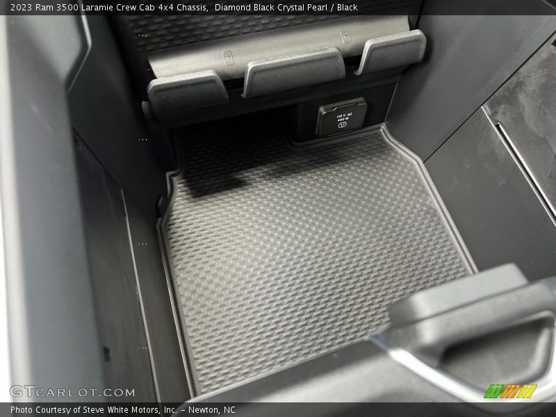 Diamond Black Crystal Pearl / Black 2023 Ram 3500 Laramie Crew Cab 4x4 Chassis