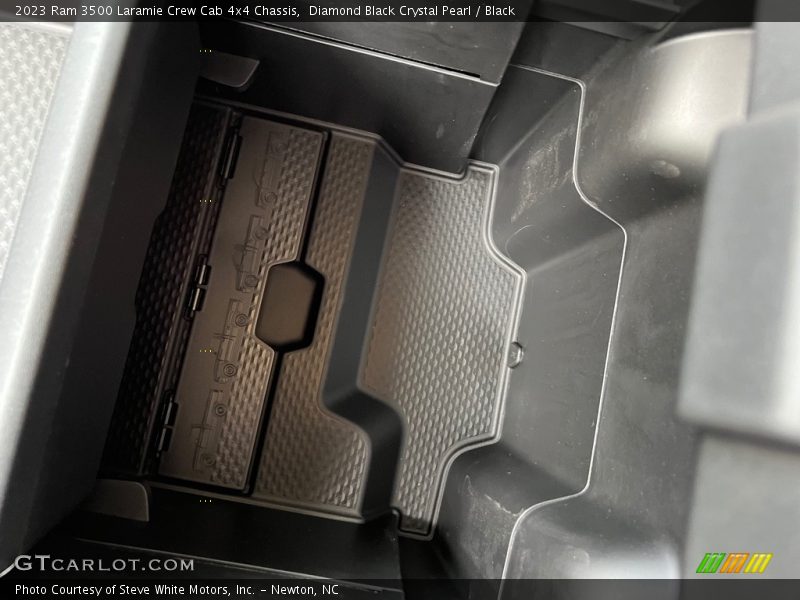 Diamond Black Crystal Pearl / Black 2023 Ram 3500 Laramie Crew Cab 4x4 Chassis