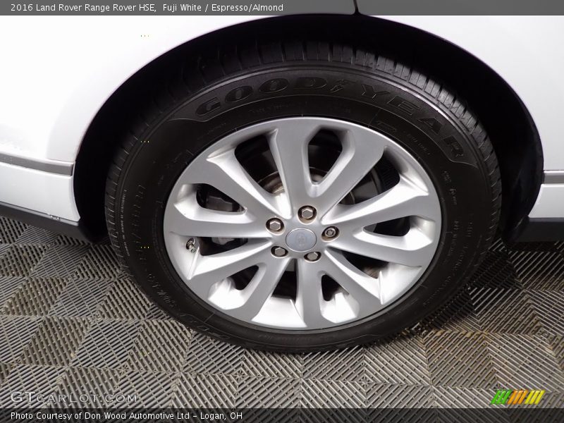 Fuji White / Espresso/Almond 2016 Land Rover Range Rover HSE