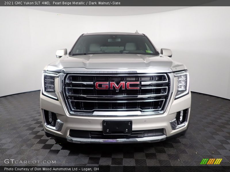 Pearl Beige Metallic / Dark Walnut/­Slate 2021 GMC Yukon SLT 4WD