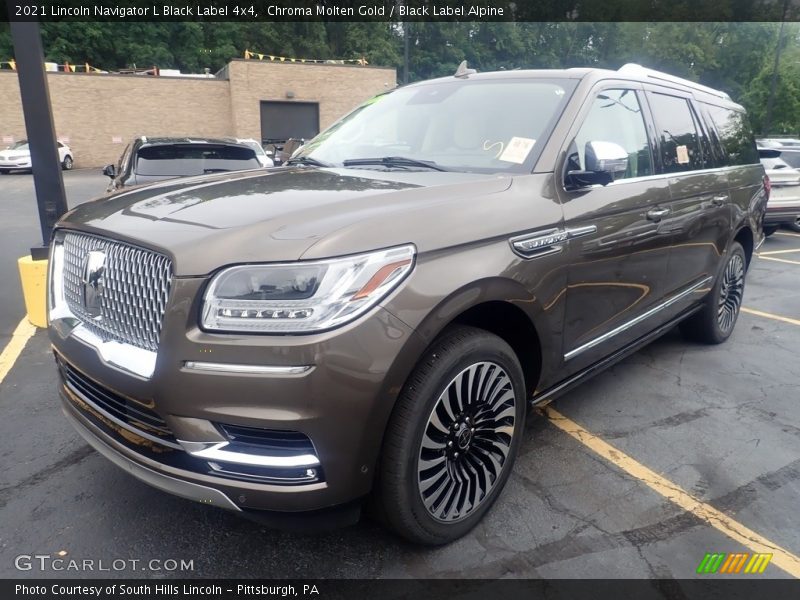 Front 3/4 View of 2021 Navigator L Black Label 4x4