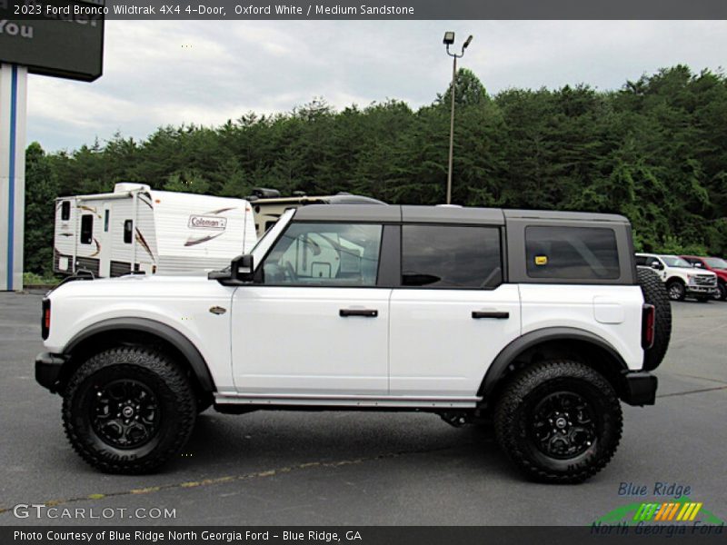 Oxford White / Medium Sandstone 2023 Ford Bronco Wildtrak 4X4 4-Door