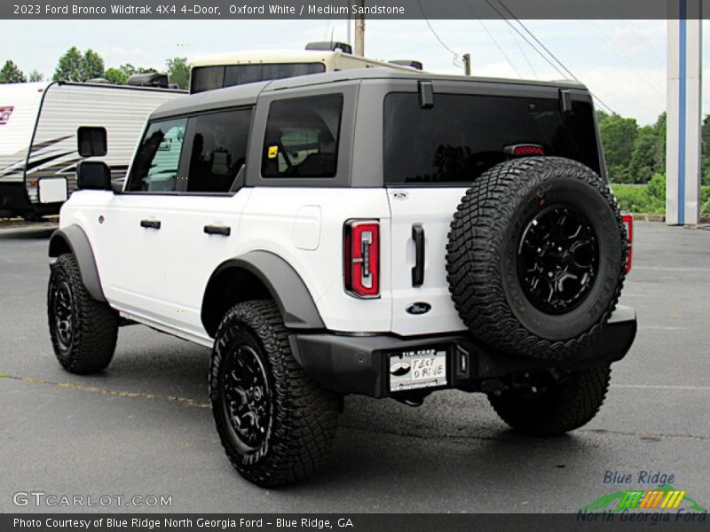 Oxford White / Medium Sandstone 2023 Ford Bronco Wildtrak 4X4 4-Door