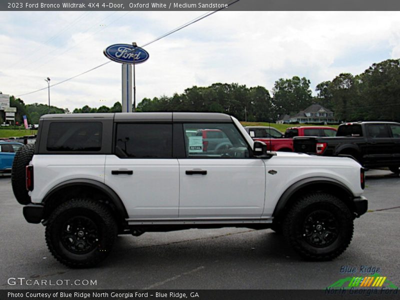 Oxford White / Medium Sandstone 2023 Ford Bronco Wildtrak 4X4 4-Door