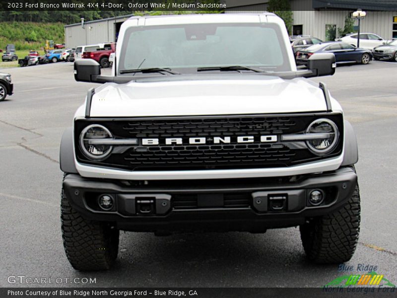 Oxford White / Medium Sandstone 2023 Ford Bronco Wildtrak 4X4 4-Door