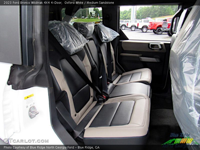 Oxford White / Medium Sandstone 2023 Ford Bronco Wildtrak 4X4 4-Door