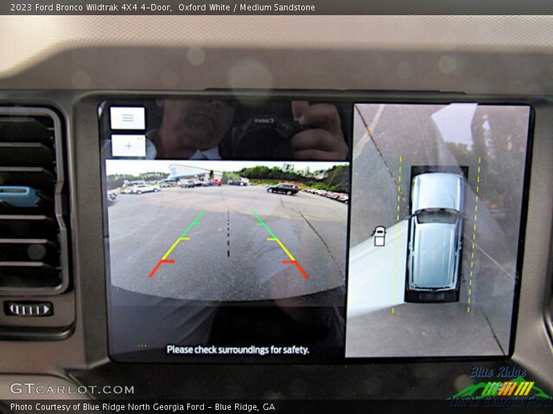 Oxford White / Medium Sandstone 2023 Ford Bronco Wildtrak 4X4 4-Door