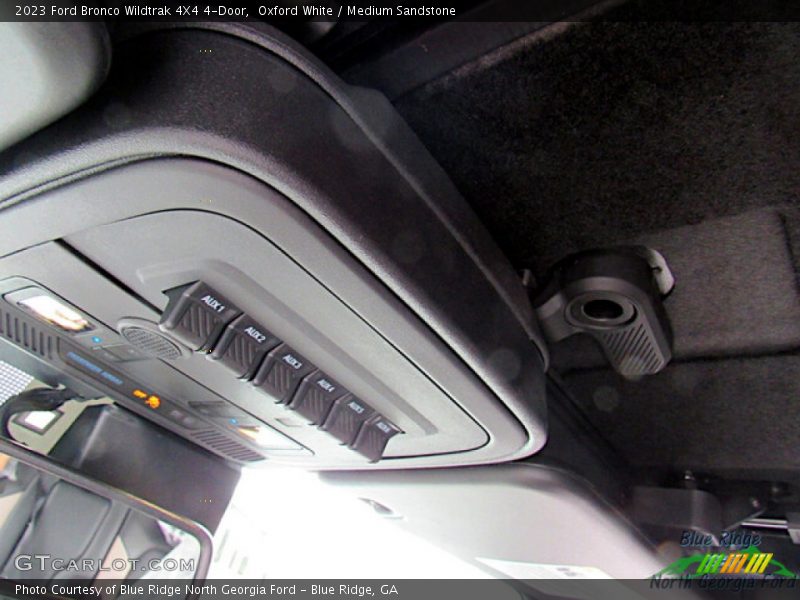 Oxford White / Medium Sandstone 2023 Ford Bronco Wildtrak 4X4 4-Door