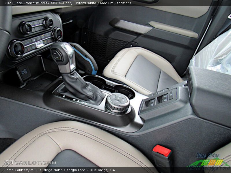 Oxford White / Medium Sandstone 2023 Ford Bronco Wildtrak 4X4 4-Door