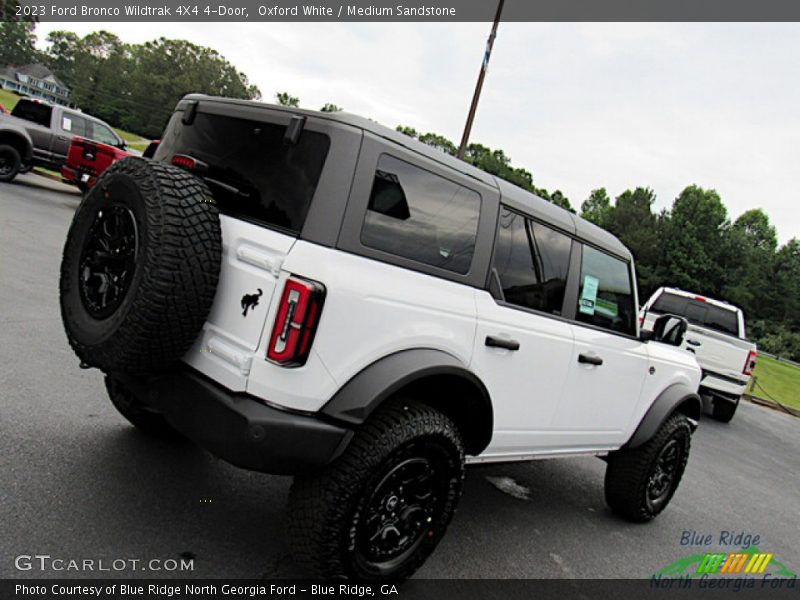 Oxford White / Medium Sandstone 2023 Ford Bronco Wildtrak 4X4 4-Door