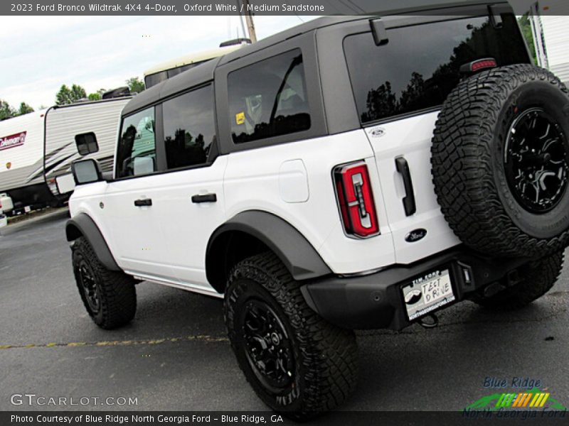Oxford White / Medium Sandstone 2023 Ford Bronco Wildtrak 4X4 4-Door