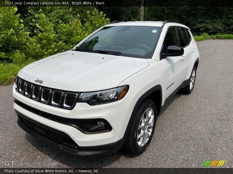 Bright White / Black 2023 Jeep Compass Latitude Lux 4x4