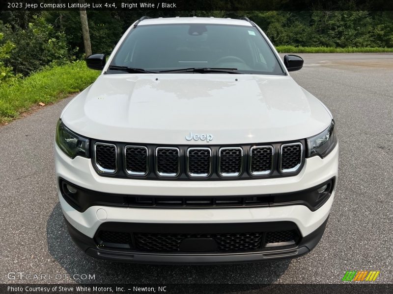 Bright White / Black 2023 Jeep Compass Latitude Lux 4x4