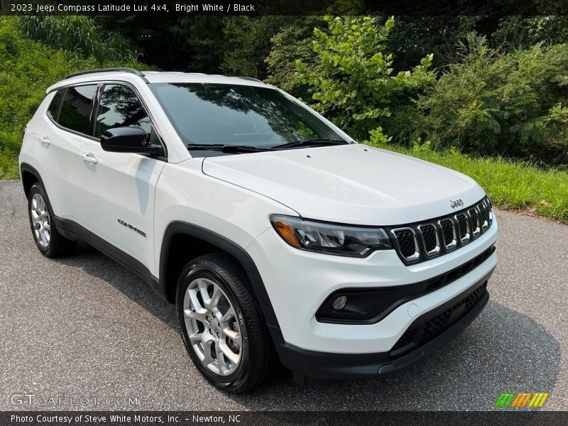 Bright White / Black 2023 Jeep Compass Latitude Lux 4x4