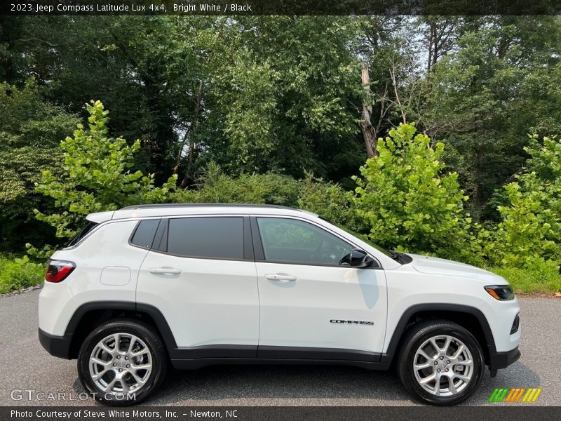 Bright White / Black 2023 Jeep Compass Latitude Lux 4x4