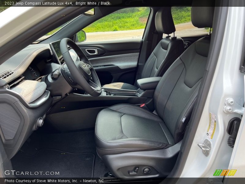 Bright White / Black 2023 Jeep Compass Latitude Lux 4x4