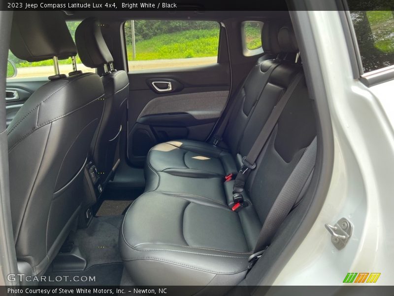 Bright White / Black 2023 Jeep Compass Latitude Lux 4x4