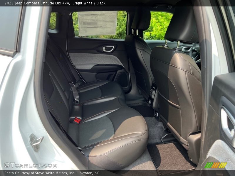 Bright White / Black 2023 Jeep Compass Latitude Lux 4x4