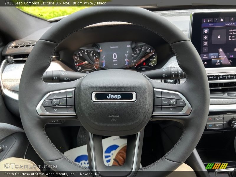Bright White / Black 2023 Jeep Compass Latitude Lux 4x4