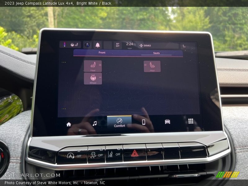 Bright White / Black 2023 Jeep Compass Latitude Lux 4x4