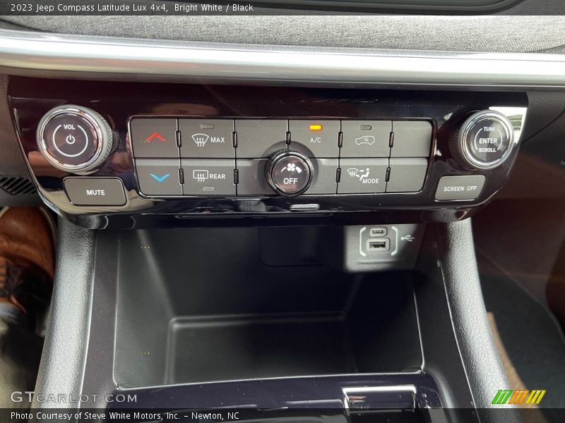 Bright White / Black 2023 Jeep Compass Latitude Lux 4x4