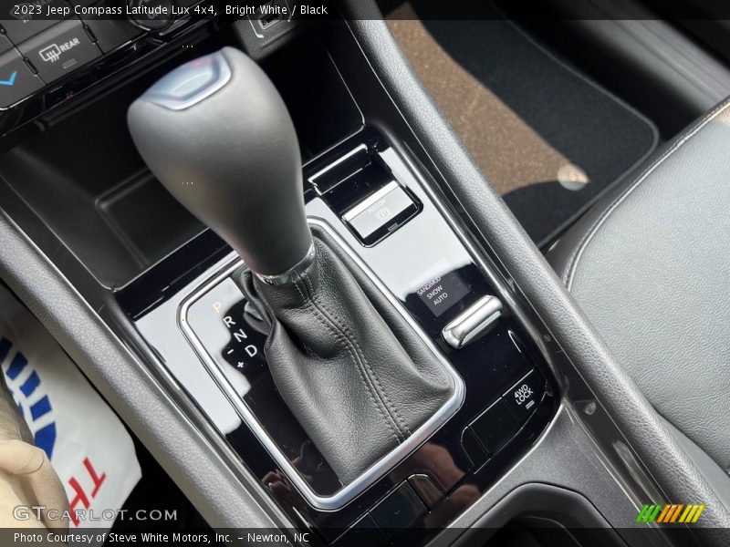 Bright White / Black 2023 Jeep Compass Latitude Lux 4x4