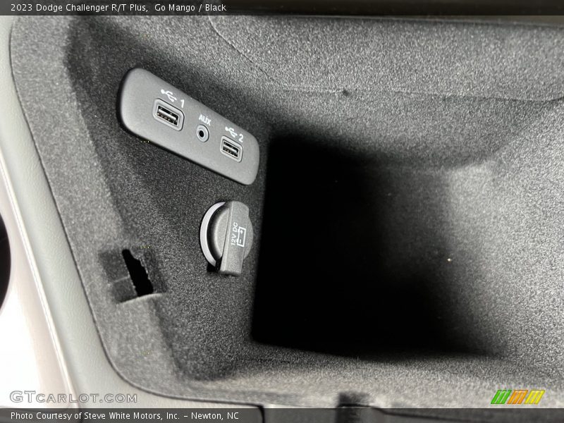 Go Mango / Black 2023 Dodge Challenger R/T Plus