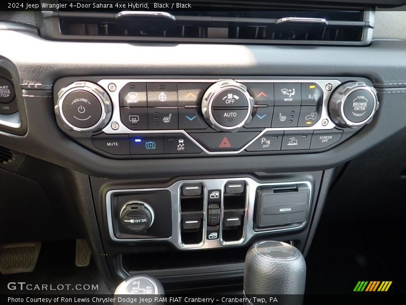 Controls of 2024 Wrangler 4-Door Sahara 4xe Hybrid