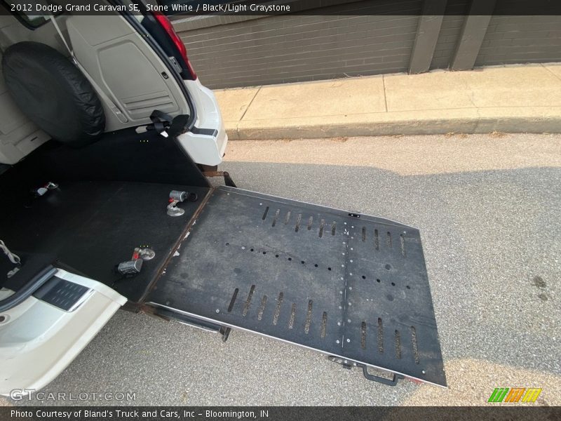 Stone White / Black/Light Graystone 2012 Dodge Grand Caravan SE