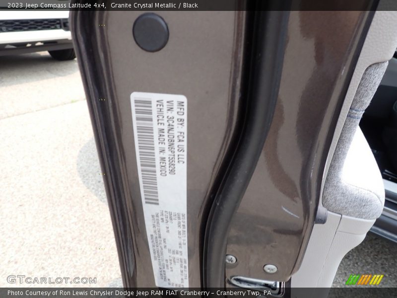 Granite Crystal Metallic / Black 2023 Jeep Compass Latitude 4x4