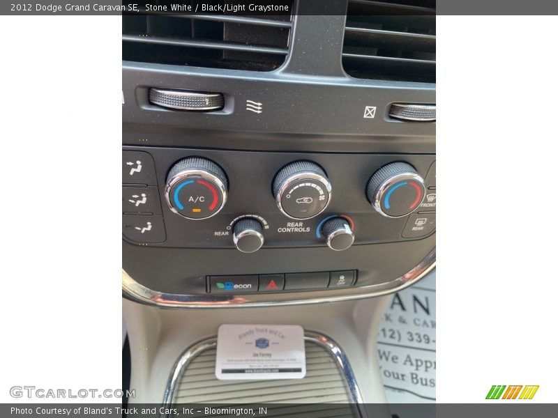Stone White / Black/Light Graystone 2012 Dodge Grand Caravan SE