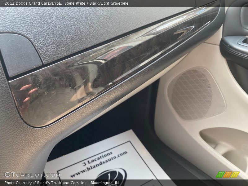 Stone White / Black/Light Graystone 2012 Dodge Grand Caravan SE