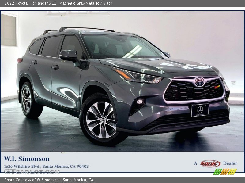 Magnetic Gray Metallic / Black 2022 Toyota Highlander XLE
