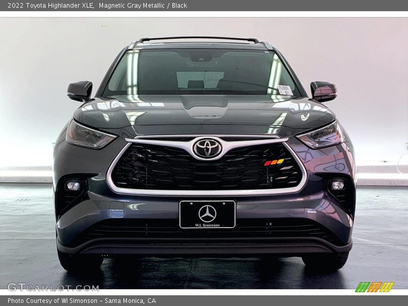 Magnetic Gray Metallic / Black 2022 Toyota Highlander XLE