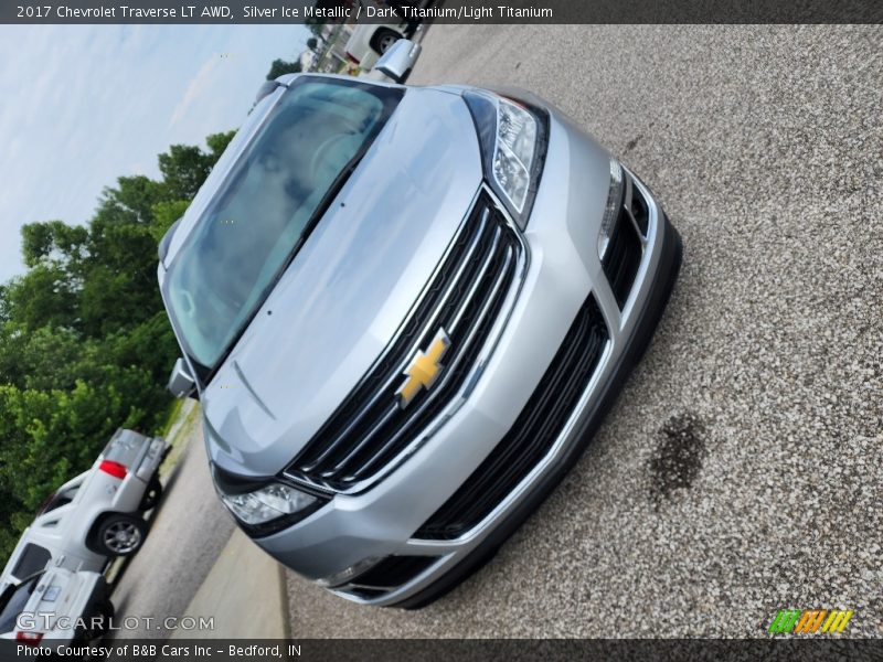 Silver Ice Metallic / Dark Titanium/Light Titanium 2017 Chevrolet Traverse LT AWD