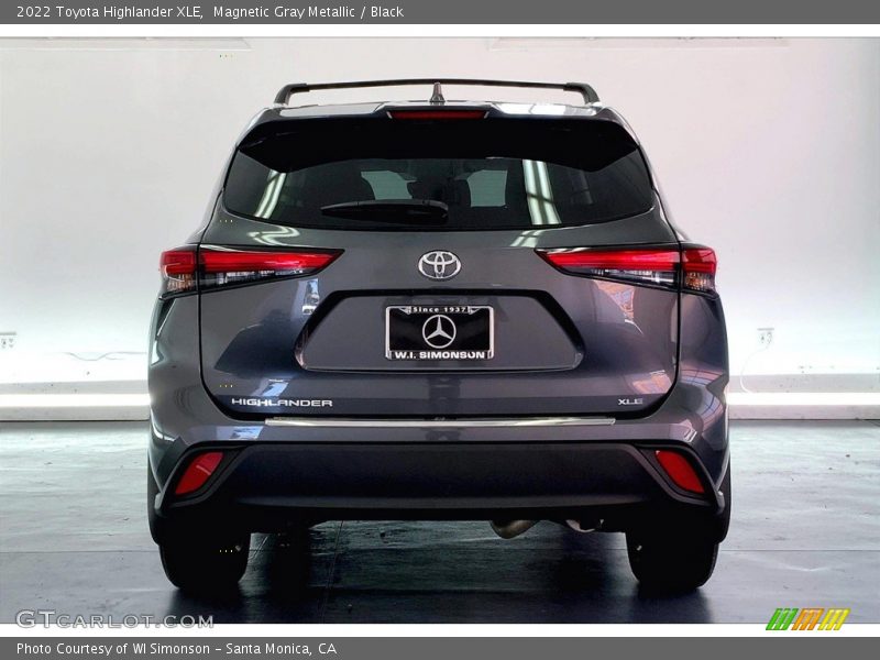 Magnetic Gray Metallic / Black 2022 Toyota Highlander XLE