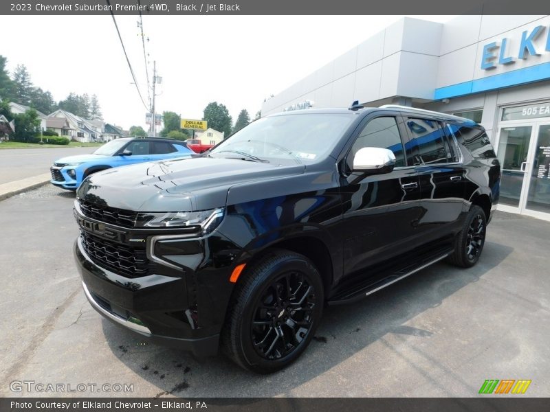 Front 3/4 View of 2023 Suburban Premier 4WD