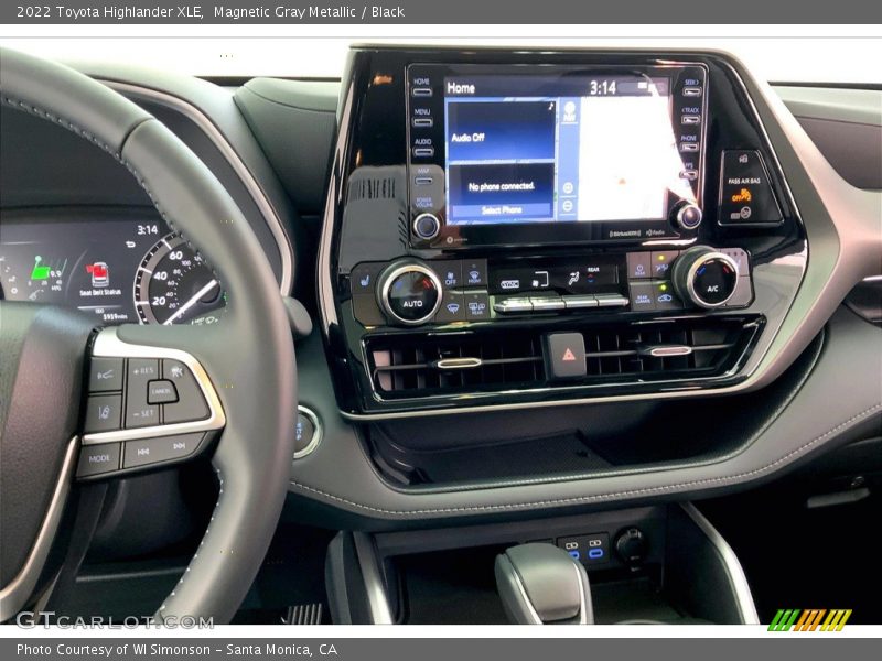 Magnetic Gray Metallic / Black 2022 Toyota Highlander XLE