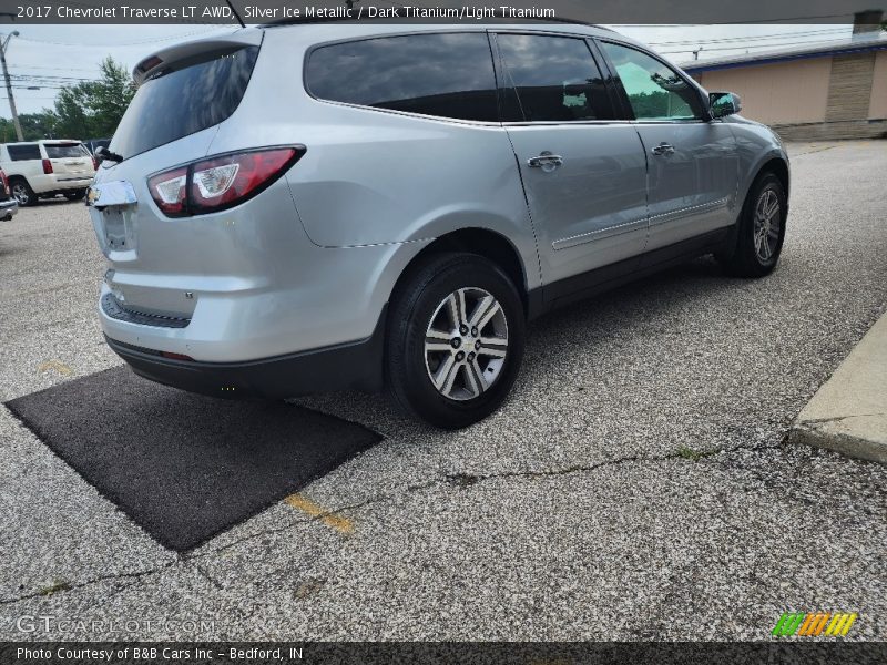 Silver Ice Metallic / Dark Titanium/Light Titanium 2017 Chevrolet Traverse LT AWD