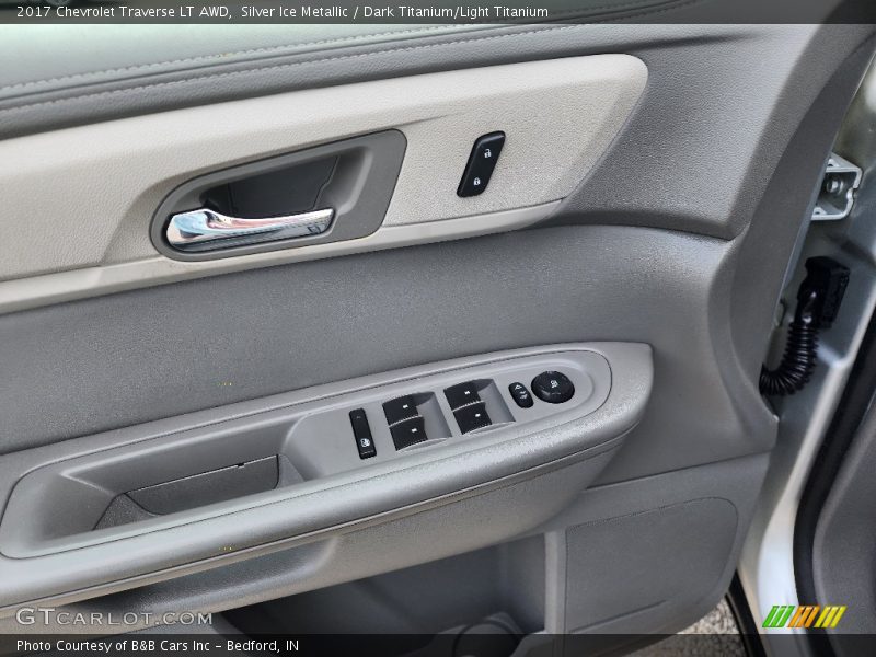 Silver Ice Metallic / Dark Titanium/Light Titanium 2017 Chevrolet Traverse LT AWD