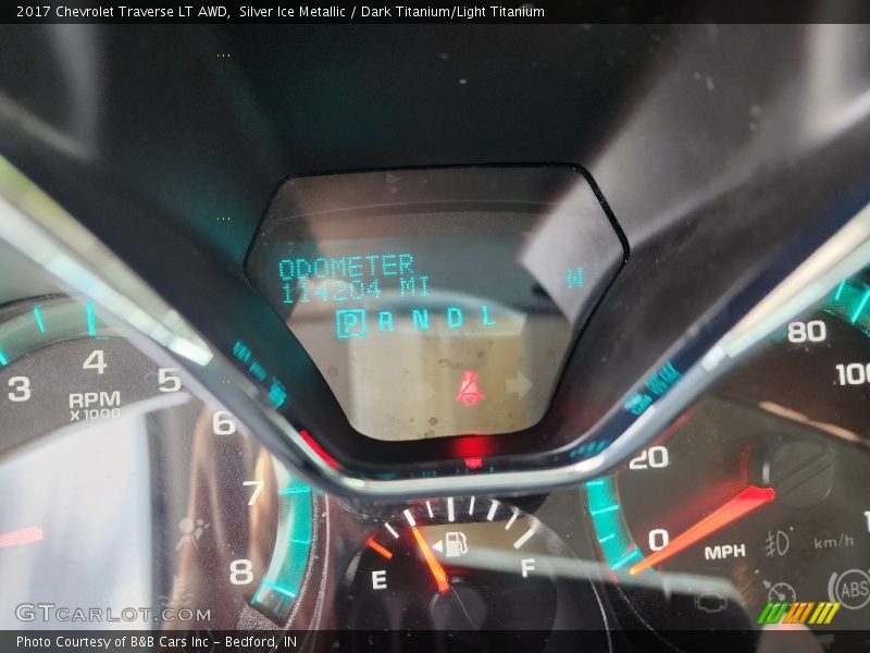 Silver Ice Metallic / Dark Titanium/Light Titanium 2017 Chevrolet Traverse LT AWD