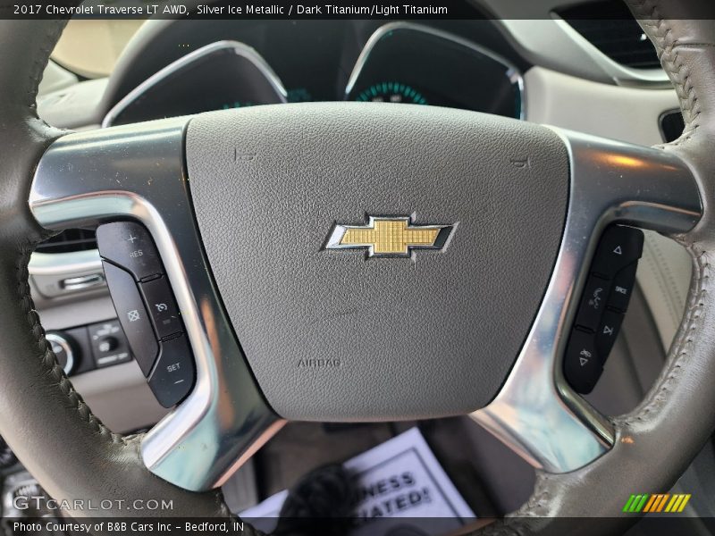 Silver Ice Metallic / Dark Titanium/Light Titanium 2017 Chevrolet Traverse LT AWD